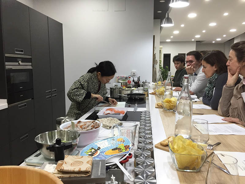 Show cooking del curso de cocina japonesa en Cáceres