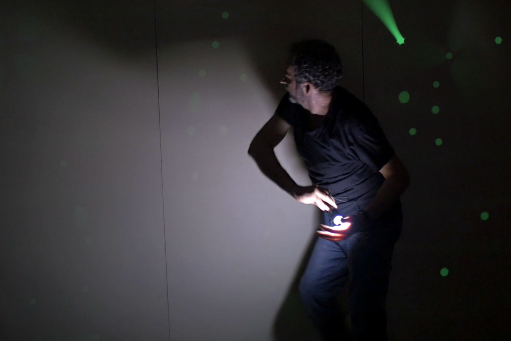 El Museo Vostell Malpartida acoge una performance multimedia de Javier Flores basada en la técnica del ‘Dé-coll/age’