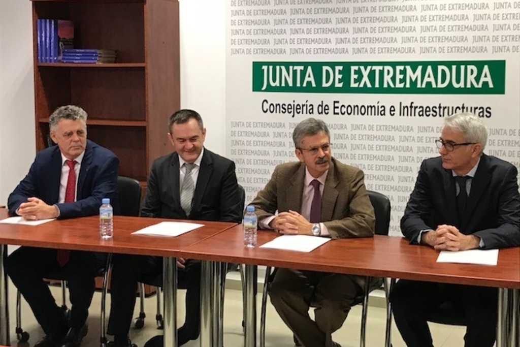 La Junta de Extremadura firma un convenio con Red.es para impulsar la impresión 3D en el sector sanitario