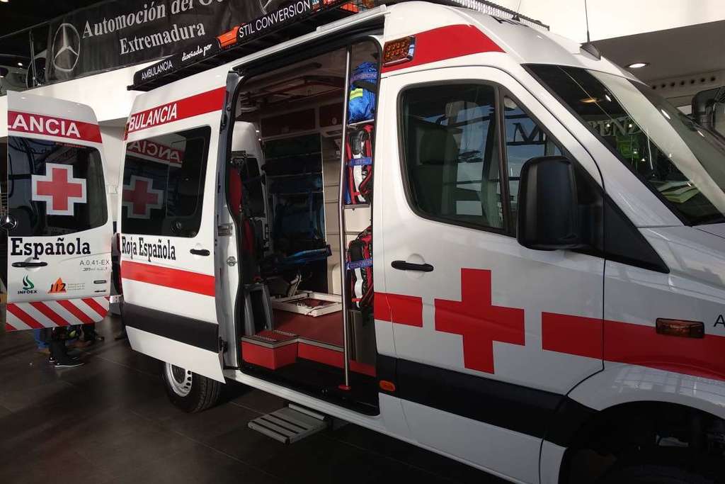 Emergencias y Protección Civil cuentan con dos nuevas ambulancias 4x4 para intervención en lugares de difícil acceso aportadas por Cruz Roja