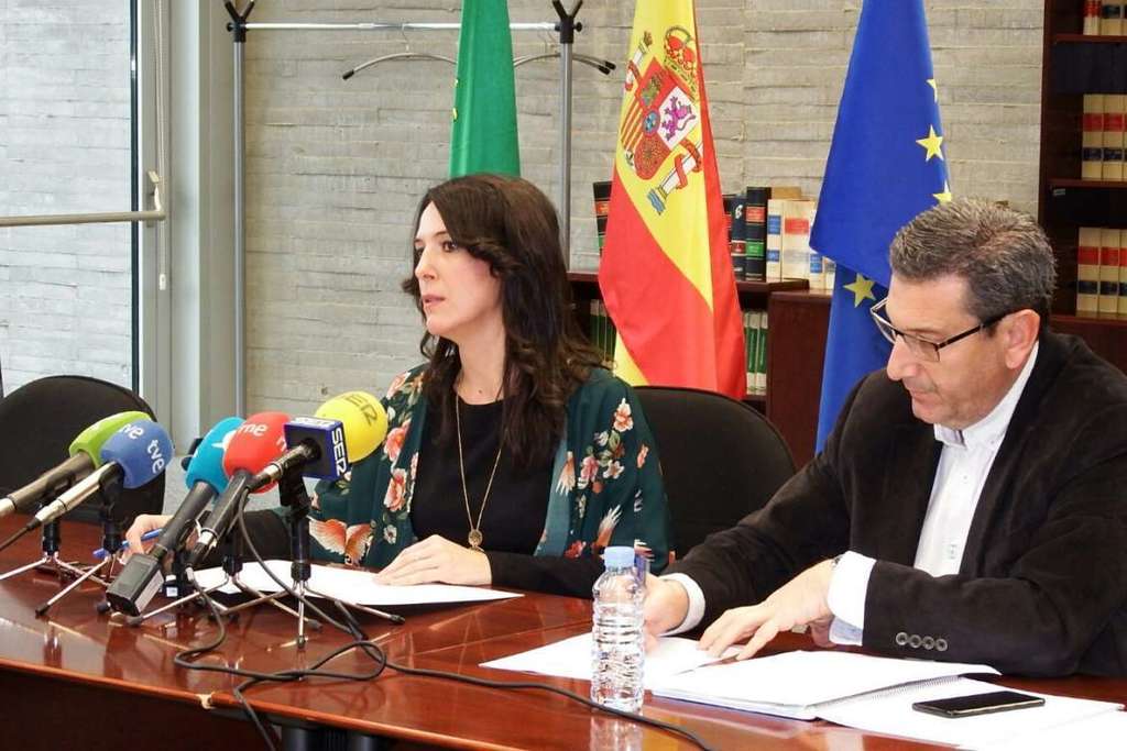 Esther Gutiérrez destaca que en 2017 Extremadura converge con España gracias al esfuerzo de empresas, autónomos, cooperativas y a la recuperación de la inversión pública