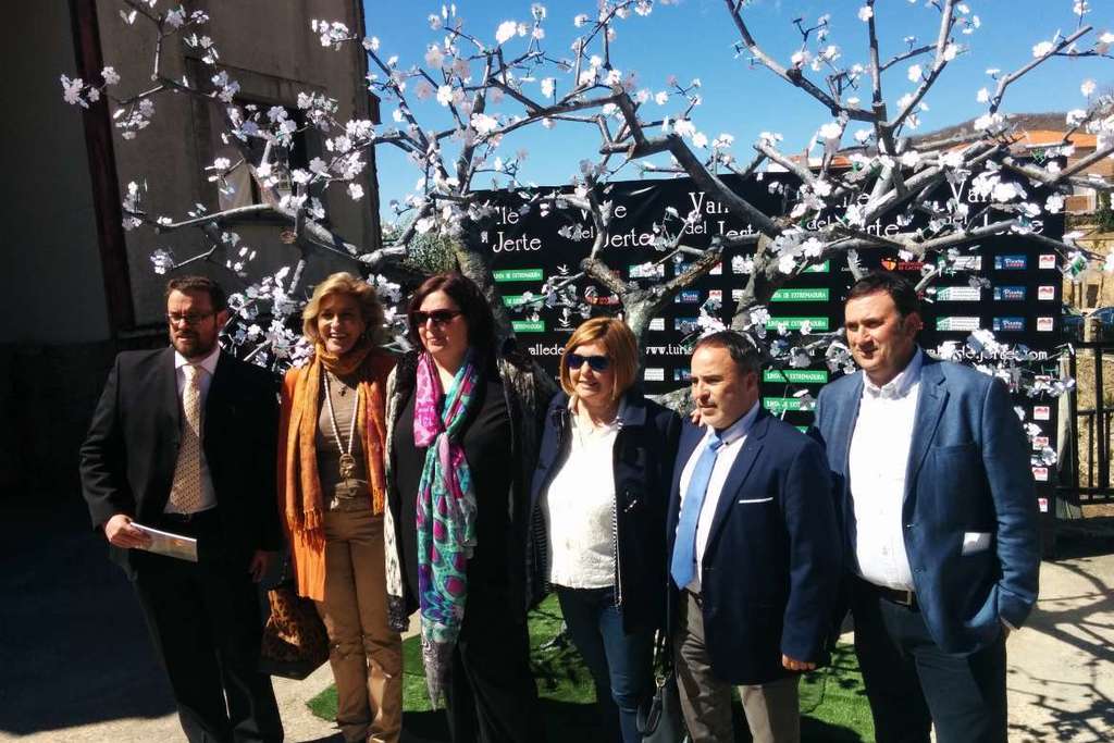 Begoña García resalta el desarrollo económico y medioambiental que conlleva la cereza en el Valle del Jerte