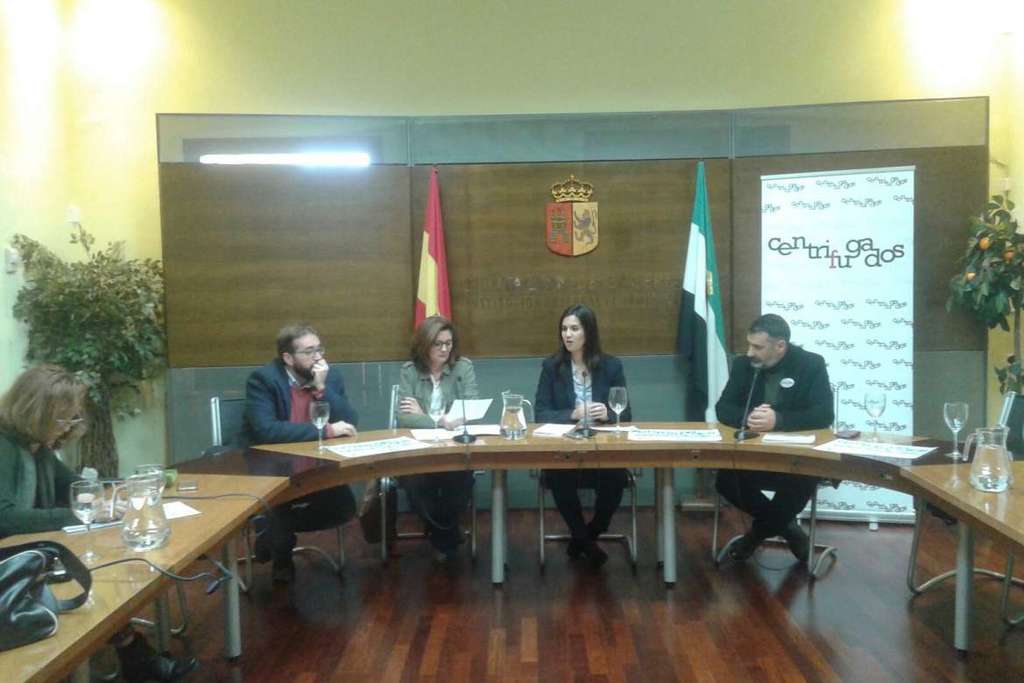 La secretaria general de Cultura destaca que Centrifugados sitúa a Extremadura en “el centro de la vida editorial del país”