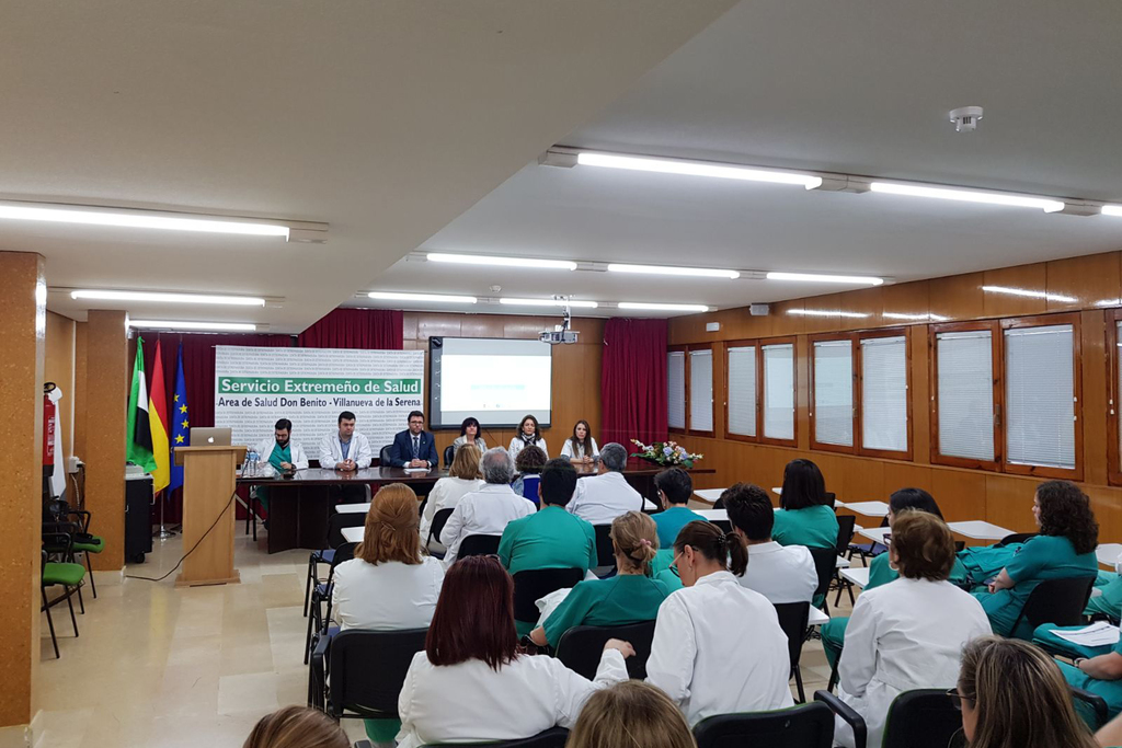 La directora general de Salud Pública presenta el proyecto de “Cirugía Segura” en el Hospital Don Benito-Villanueva