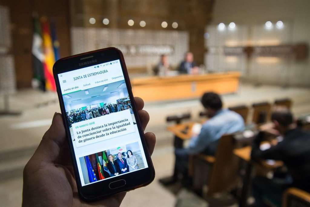 Rosiña presenta la nueva app informativa de la Administración regional