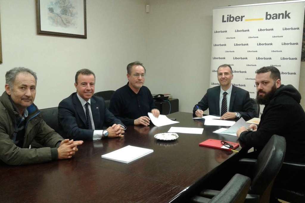 El convenio entre Junta y Liberbank permite la restauración de un carro fúnebre de Olivenza del siglo XIX
