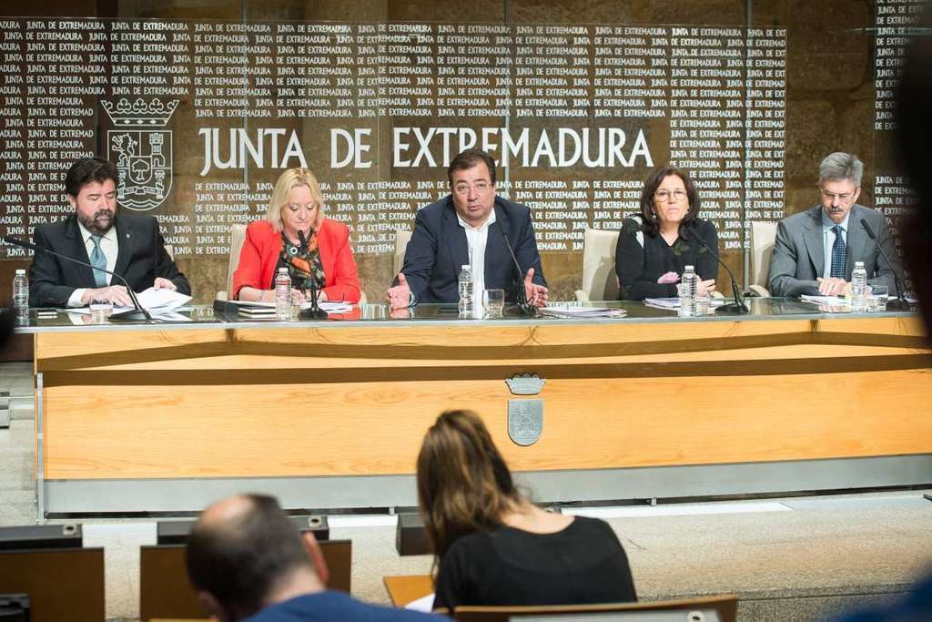 Junta y agentes sociales firman la actualización de la Estrategia Industrial de Extremadura