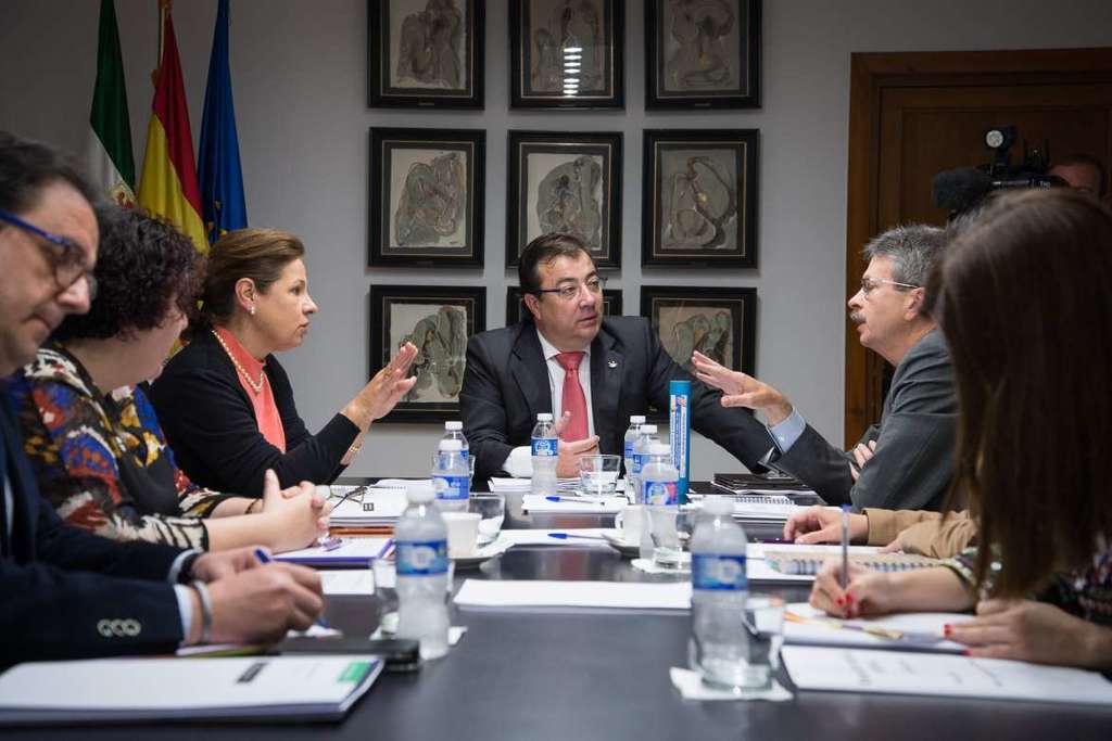 La Junta de Extremadura reitera su compromiso con los objetivos de estabilidad financiera “sin recortes que afecten a la vida de las personas”