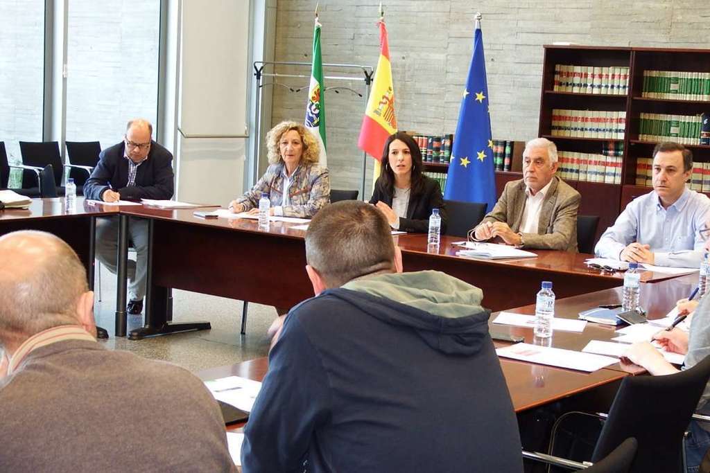 Junta de Extremadura y sindicatos de la enseñanza inician las negociaciones para la vuelta a las 18 horas lectivas