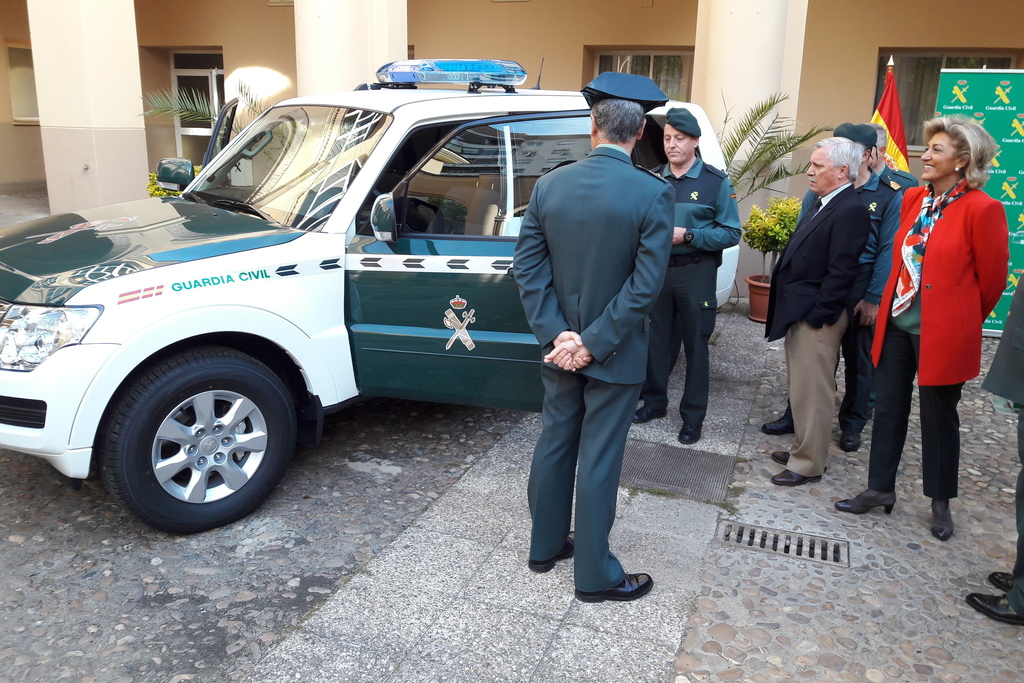 Herrera preside el acto de entrega de dos vehículos todoterrenos al SEPRONA