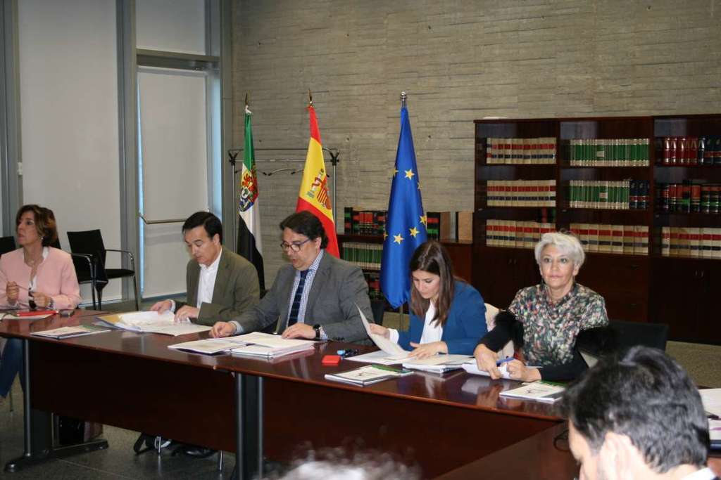 La Junta de Extremadura impulsa la accesibilidad universal con la adaptación a lectura fácil de las normas, acuerdos y textos administrativos