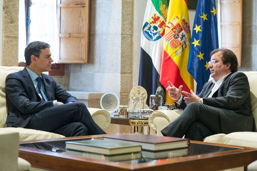 Fernández Vara defiende el papel de las Comunidades Autónomas en la construcción y fortalecimiento del Estado democrático y de derecho