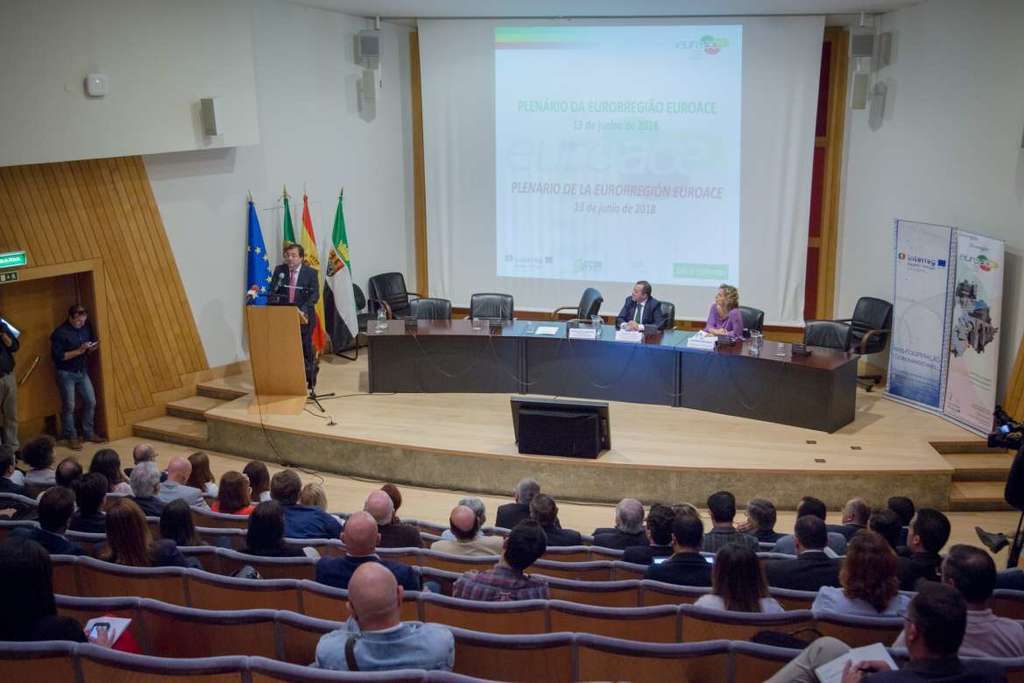 El presidente de la Junta de Extremadura asiste al Plenario de la Eurorregión EUROACE