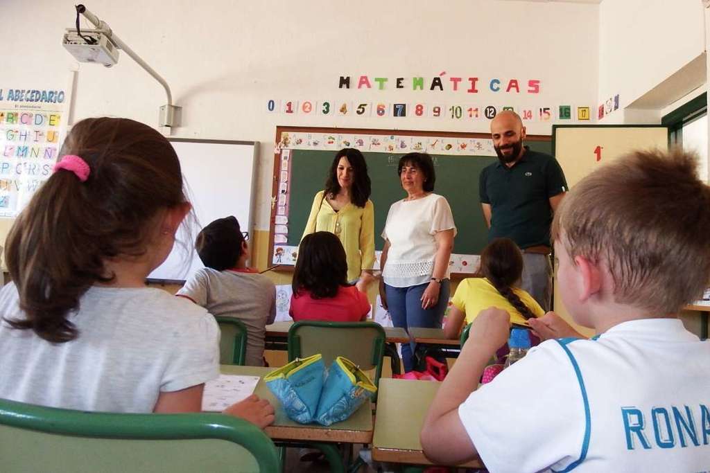 Educación y Empleo prevé invertir 1,6 millones de euros en Hoyos en los próximos años