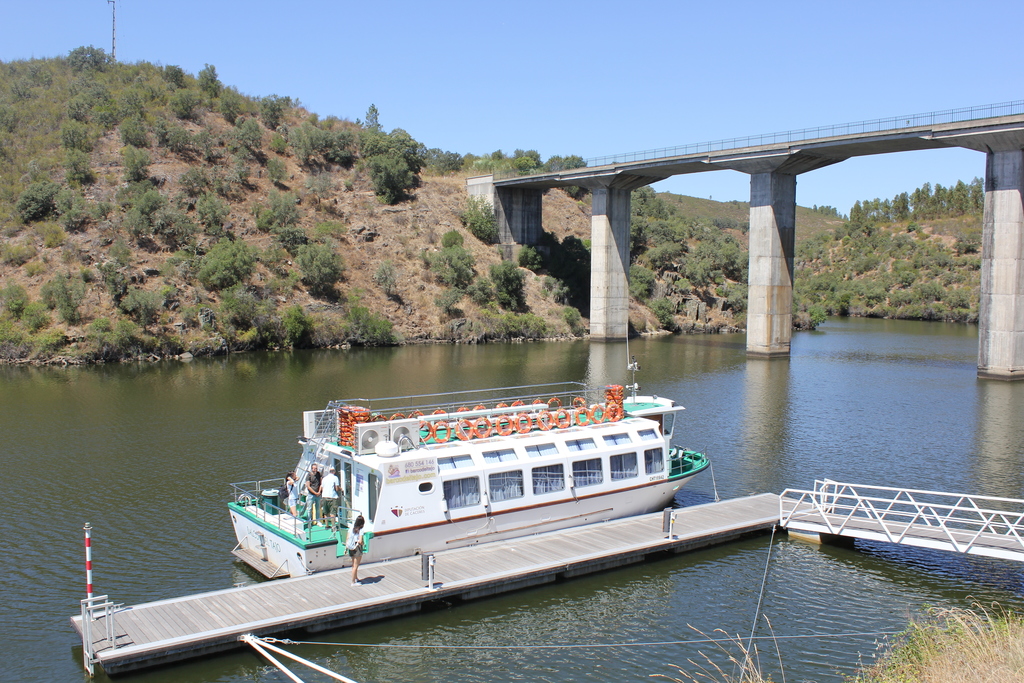 Valencia de Alcántara pone a disposición del Barco del Tajo autobuses gratuitos para atraer turismo portugués