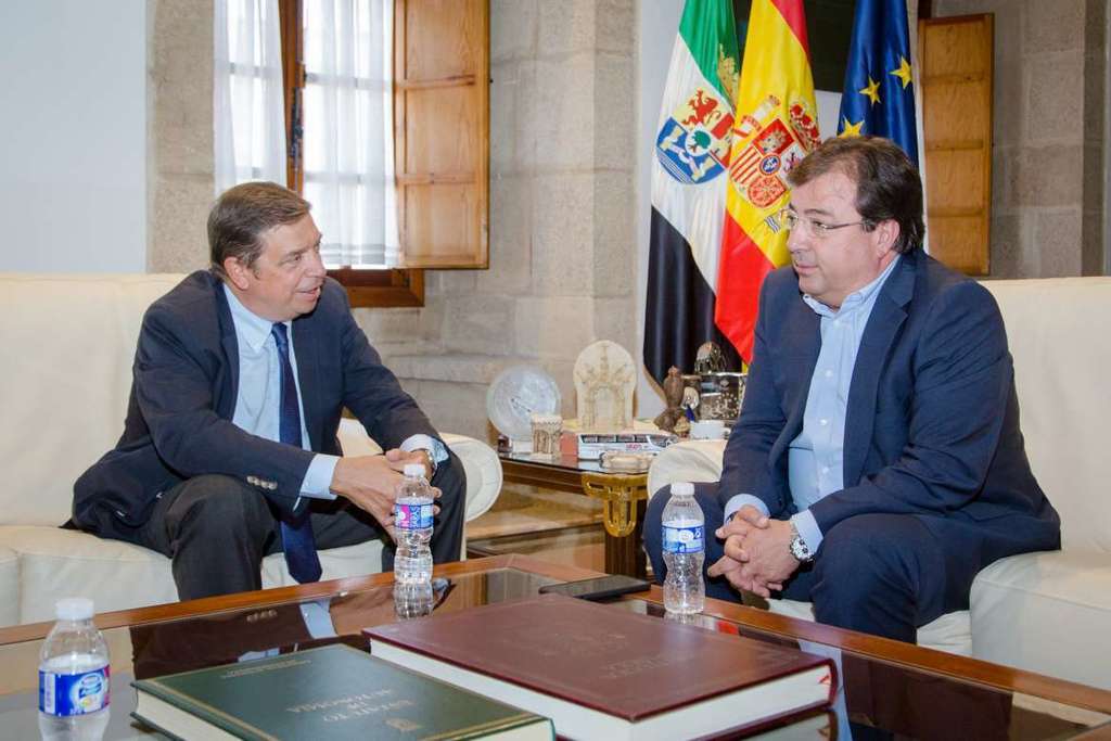Fernández Vara aborda con el ministro de Agricultura el futuro de la nueva PAC