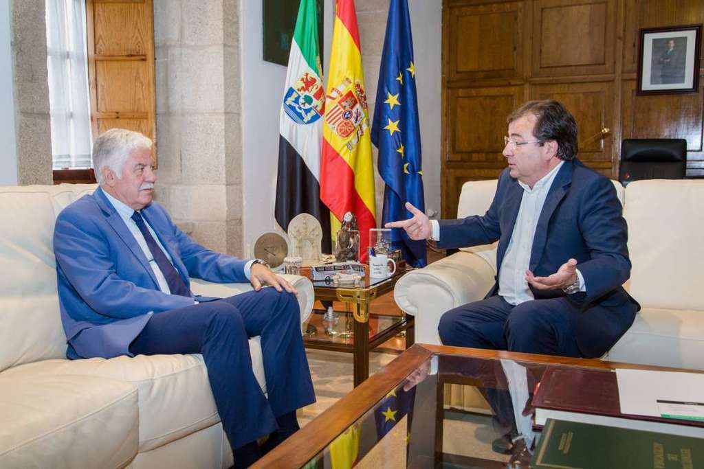 Fernández Vara recibe al presidente de CETARSA, Juan Andrés Tovar