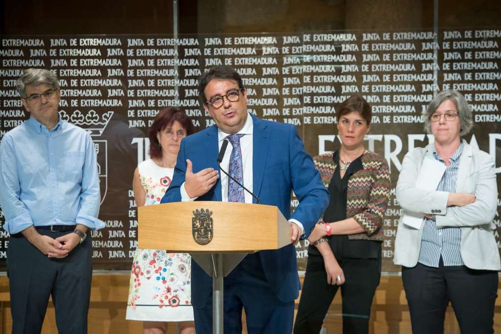 José María Vergeles y Leire Iglesias informan de actuaciones contra la violencia de género en el sistema sanitario extremeño
