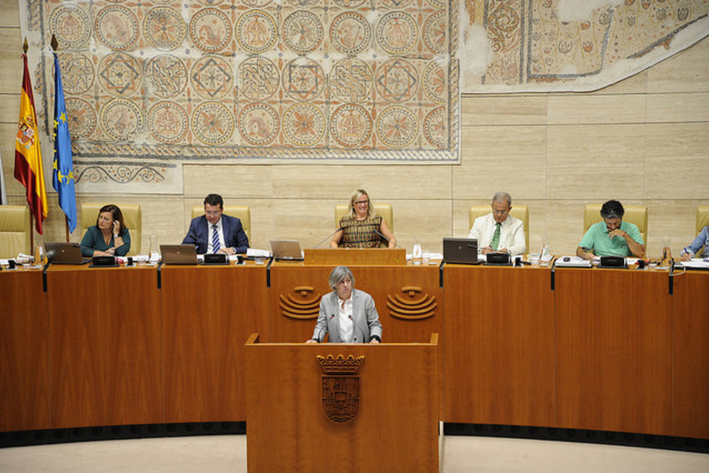 La consejera de Cultura e Igualdad presenta el Proyecto de Ley de Memoria Histórica y Democrática en la Asamblea de Extremadura
