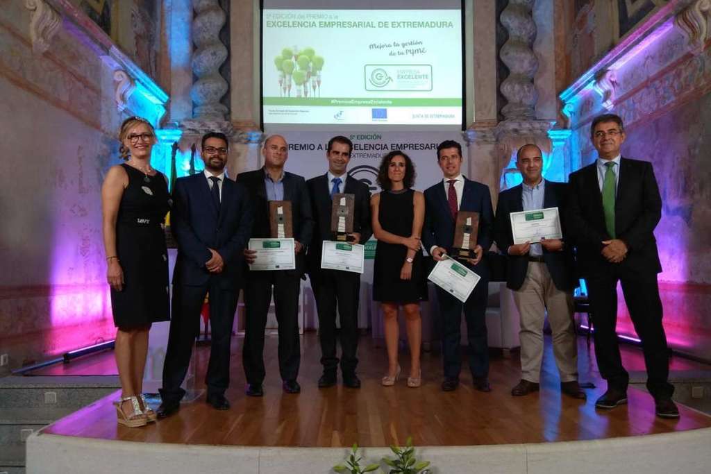 La Junta entrega los Premios a la Excelencia Empresarial y reconoce a las empresas de Extremadura certificadas como socialmente responsables