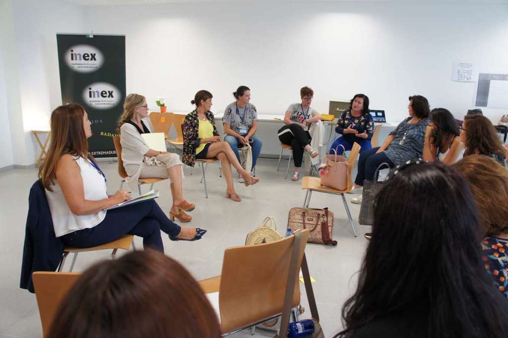 Una jornada analiza en Badajoz las iniciativas de emprendedoras sociales extremeñas