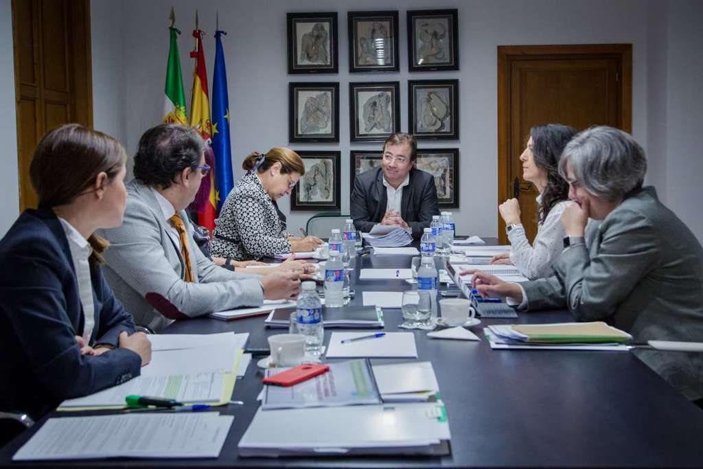 El presidente de la Junta anuncia ayudas para proyectos de I+D en empresas extremeñas por un importe de 12 millones de euros