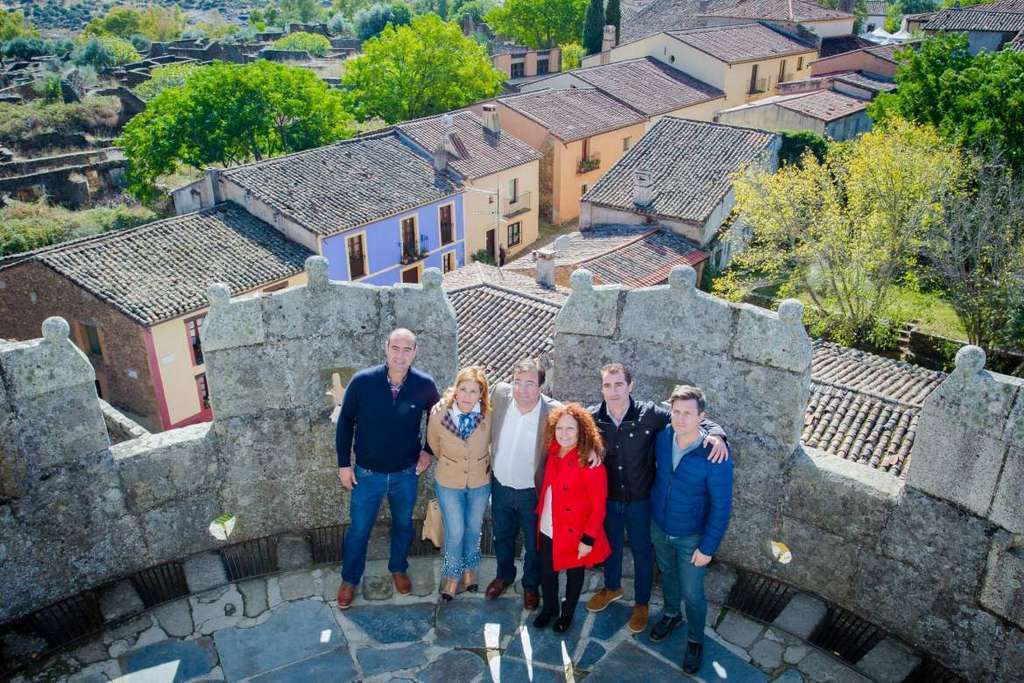 Fernández Vara destaca el potencial de la Villa Medieval de Granadilla y aboga por llenarla de contenido