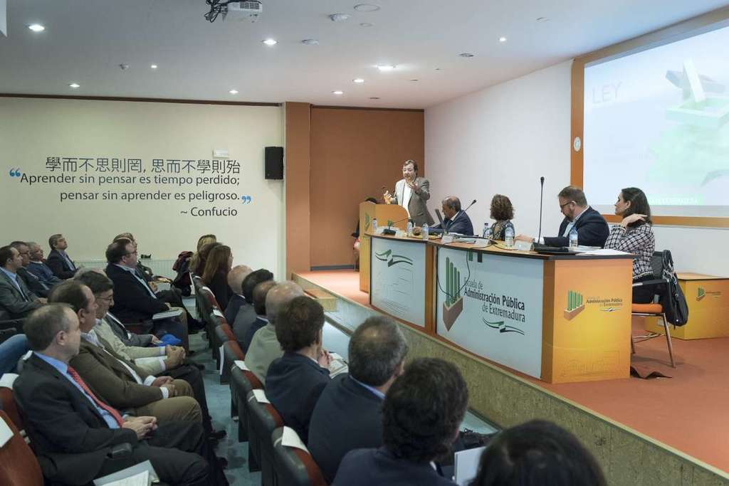 Fernández Vara subraya la importancia del consenso en la nueva Ley de Cooperativas