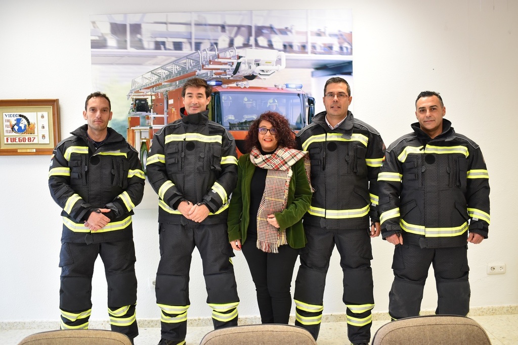 Nuevos trajes de intervención para los bomberos de la Diputación de Badajoz