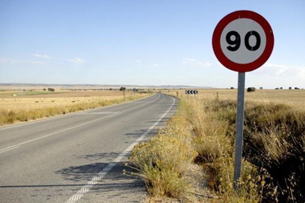 Extremadura adapta el límite de velocidad a 90 kilómetros por hora en carreteras secundarias