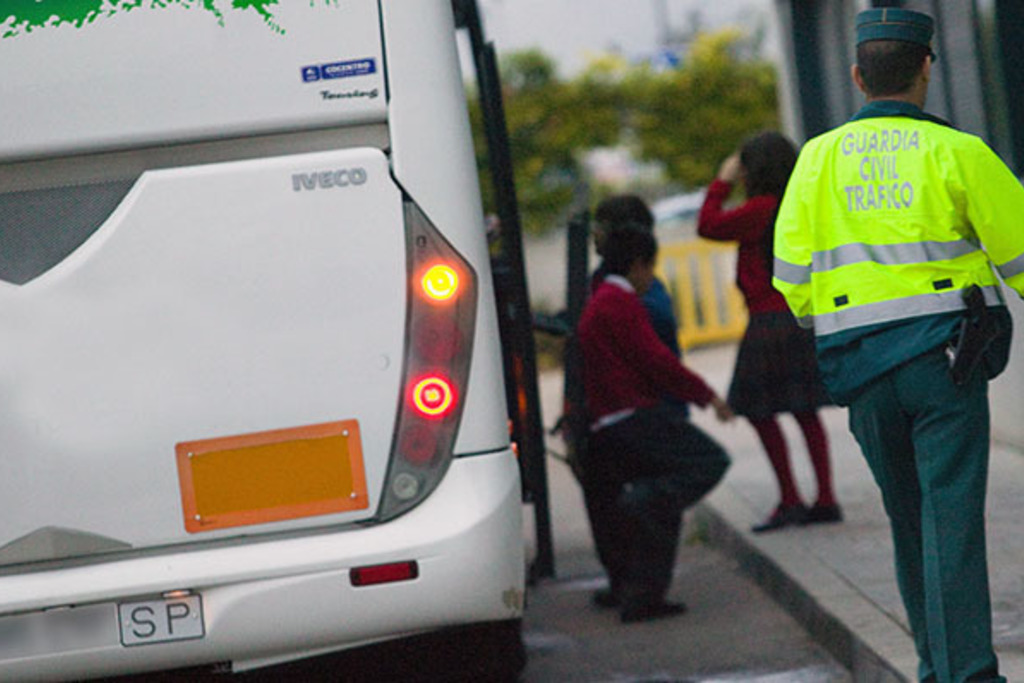 La DGT pone hoy en marcha una nueva campaña de Tráfico dedicada al control del transporte escolar en las carreteras y vías urbanas extremeñas