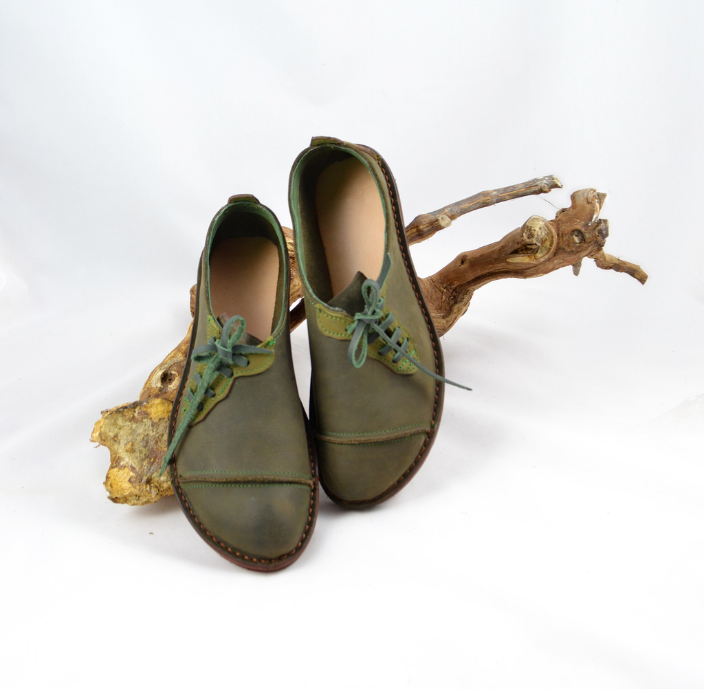 Zapatos  artesanales juveniles cordones laterales verde oliva
