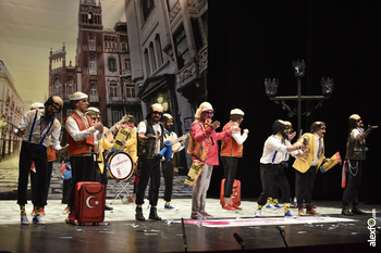 El comienzo del Concurso de Murgas da el pistoletazo de salida al Carnaval de Badajoz