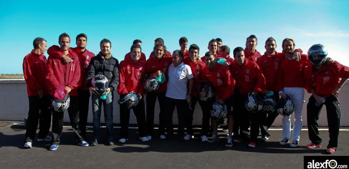 Foto de grupo de los primeros corredores de los participantes del evento de convivencia en el Karting de Talavera.