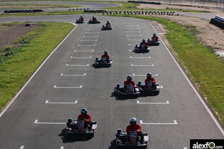 Segunda vuelta de la primera tanda de carreras en el Karting de Talavera.