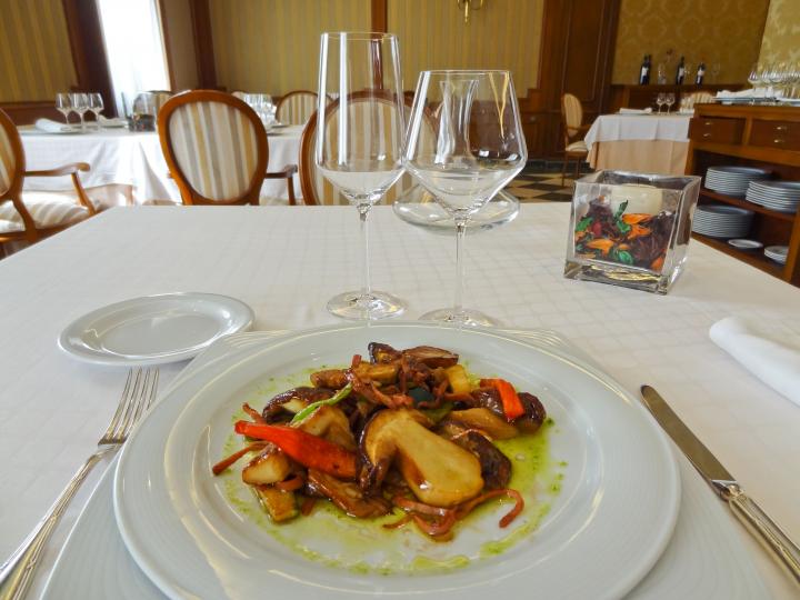 Boletus Edulis salteado con verdura y hebras de Ibéricos, Hotel Alfonso VIII Plasencia