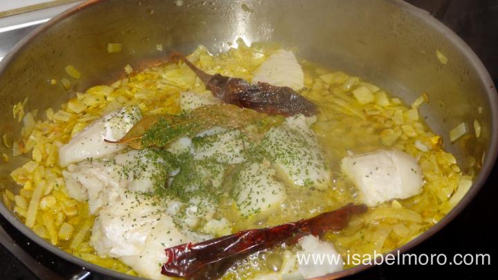 arroz meloso con migas de bacalao. Extremadura.