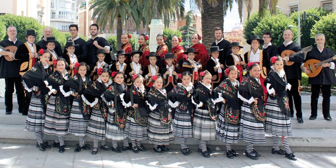 Normal xxxii festival de folklore en la escuela en badajoz