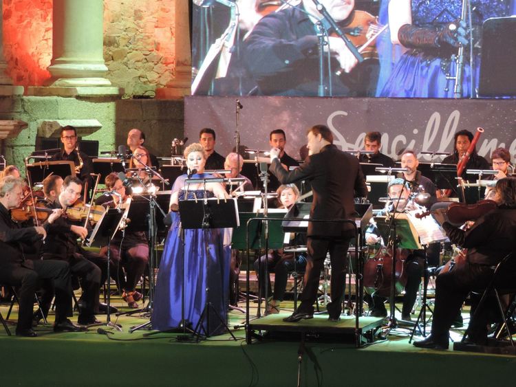 Normal pilar boyero junto a la orquesta sinfonica nacional de cuba