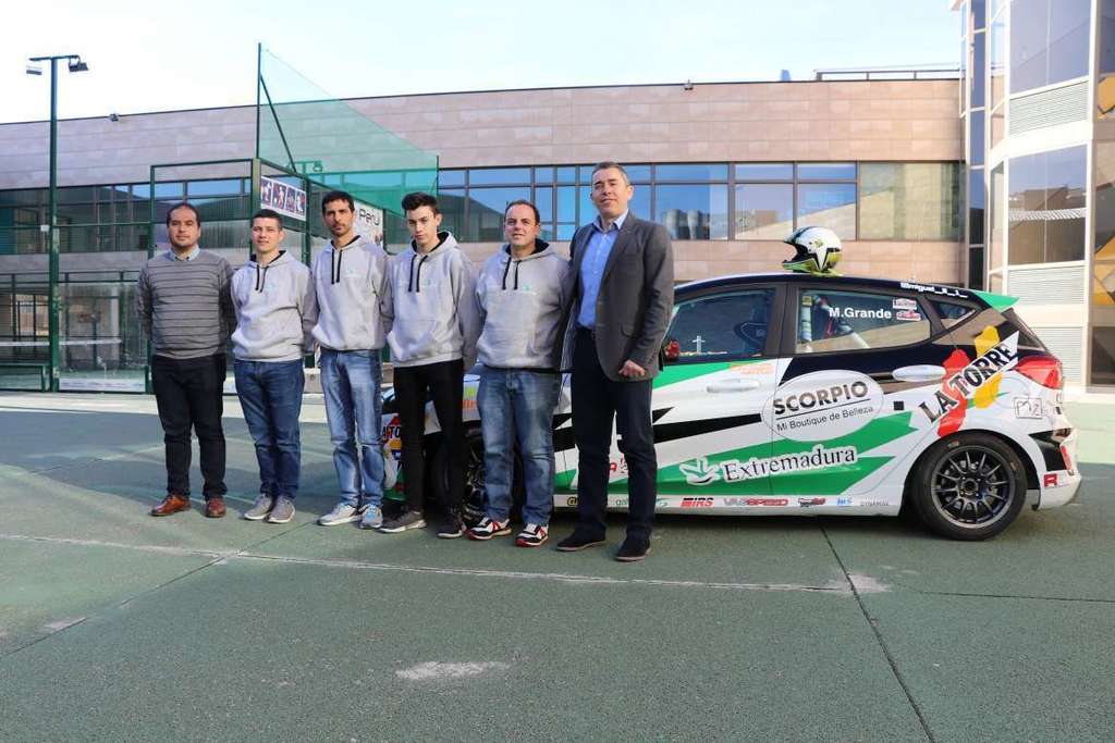 El director general de Deportes aboga por la promoción de la región a través del deporte en la presentación del Extremadura Rallye Team