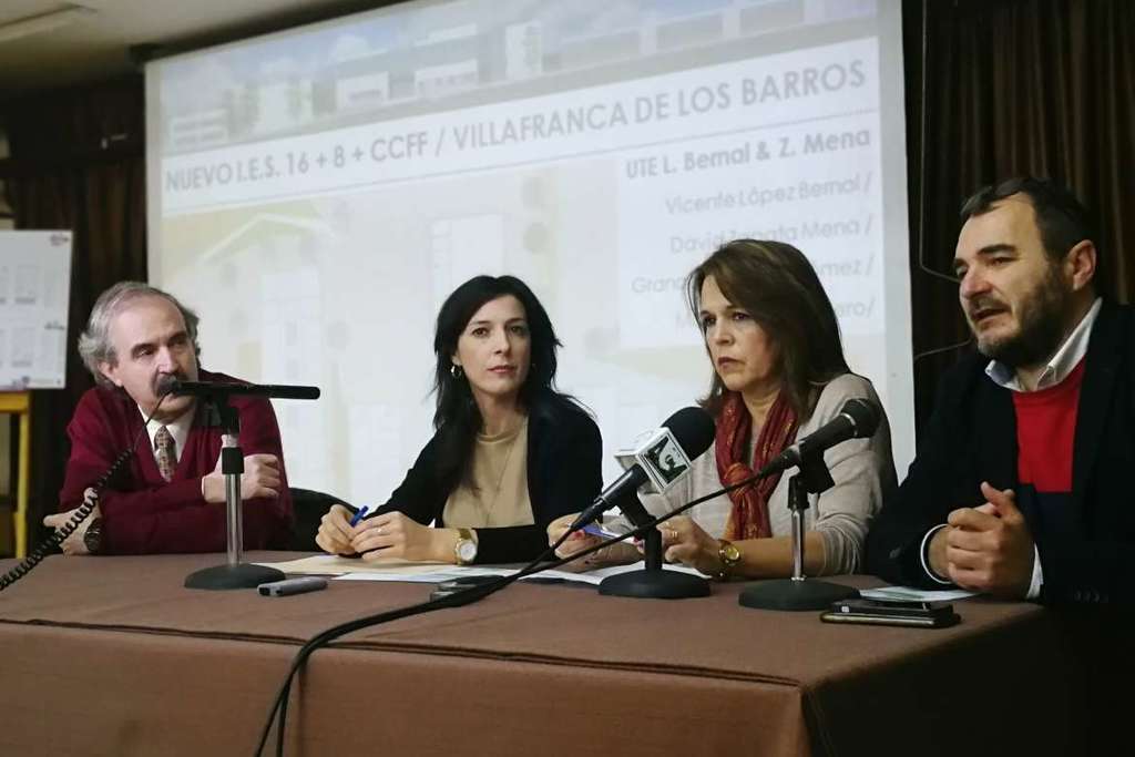 Esther Gutiérrez presenta el proyecto del nuevo instituto de Villafranca de los Barros