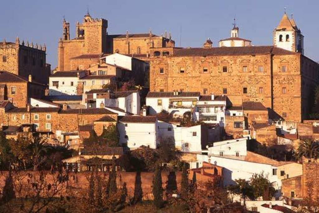 Patrimonio autoriza el desmontaje de la canalización de la calle Alzapiernas de Cáceres