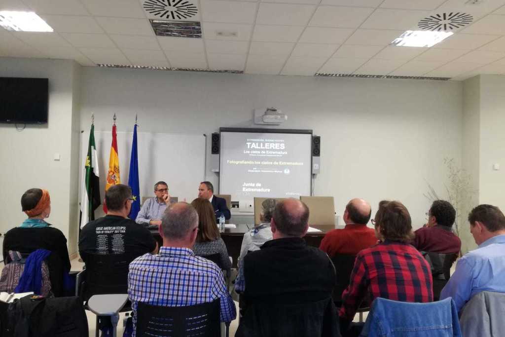 La Escuela de Hostelería acoge los primeros talleres sobre Astroturismo en Mérida