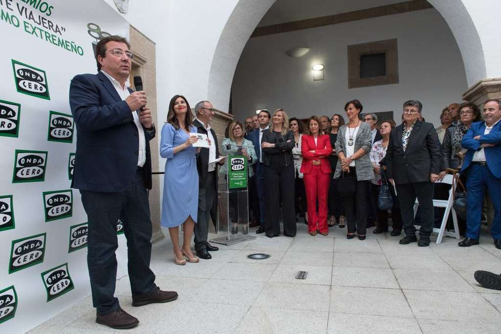 Fernández Vara apuesta por el trabajo conjunto de las administraciones y el sector para abordar el futuro del turismo