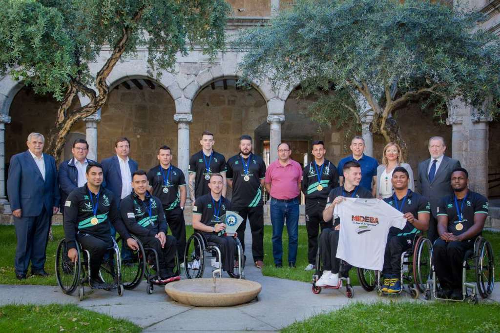 Fernández Vara recibe al Club Polideportivo MIDEBA campeón de la Euroliga 2 de baloncesto en silla de ruedas