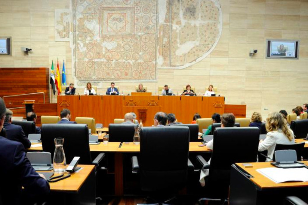 Guillermo Fernández Vara obtiene la confianza de la Asamblea en el Debate de Investidura del presidente de la Junta de Extremadura