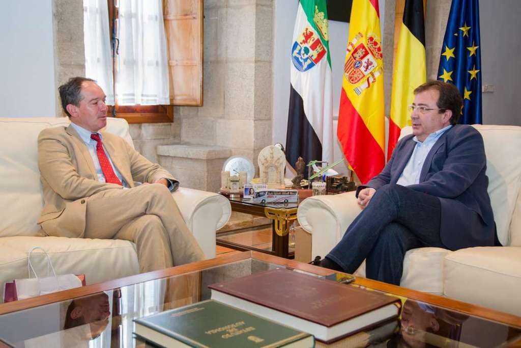 El presidente de la Junta recibe al embajador de Bélgica en España