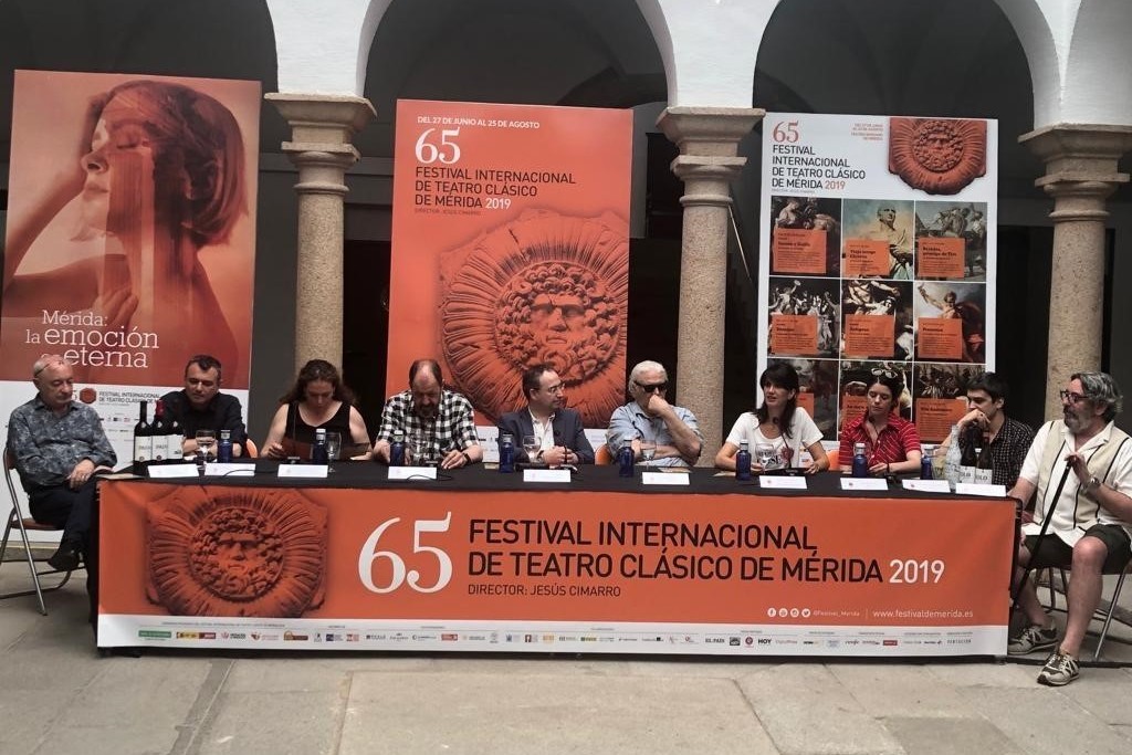 García Cabezas defiende la importancia del Festival de Mérida por invitar a mirar al pasado para encontrar claves a cuestiones actuales