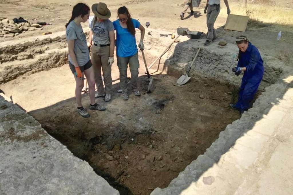 La Junta de Extremadura organiza en Regina un curso de arqueología al que asisten una veintena de estudiantes