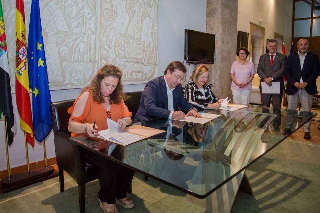 El Convento de las Freylas albergará la sede del Instituto de Arqueología de Mérida tras el convenio firmado en Presidencia de la Junta
